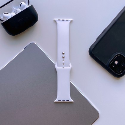 Силиконова каишка за Apple Watch 4 / 5 / 6 / 7 / 8 / SE (38/40/41 mm) от Tech-Protect IconBand - Бяла