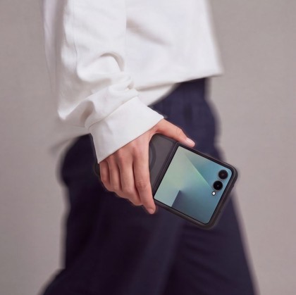 Твърд кейс с MagSafe пръстен за Samsung Galaxy Z Flip 8 от Tech-Protect MagMat - Matte Black