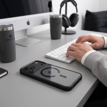 Твърд кейс с MagSafe пръстен за IPhone 17 Pro / 18 Pro от Tech-Protect MagMat  - BLACK
