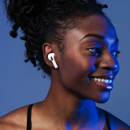 Безжични слушалки с ANC и безжично зареждане от Tech-Protect UltraBoost TWS Earphone Core - Бели