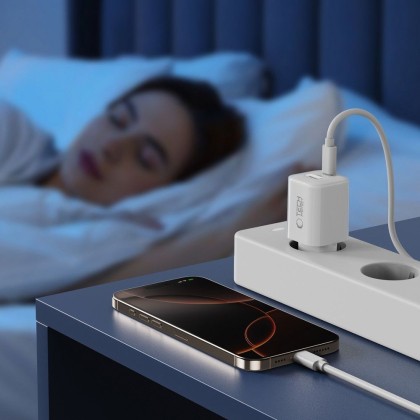 Мрежово зарядно устройство с 2 порта от Tech-Protect NC 33W Power Delivery и Quick Charge 3.0 - Бяло