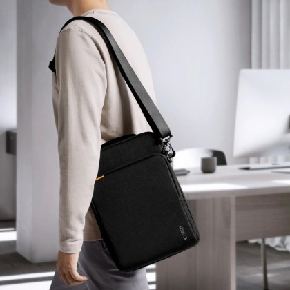 Чанта за лаптоп 13-14 инча от Tech-Protect Defender VR Bag Laptop - Черна
