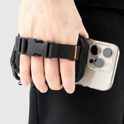 SPIGEN SNAP ZIP MAGSAFE POUCH BLACK