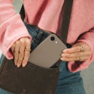 Твърд силиконов кейс с MagSafe за iPhone 16e / 17e от Tech-Protect Silicone - Brown